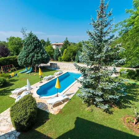 Luxurious Holiday In With Swimming Pool Nedescina