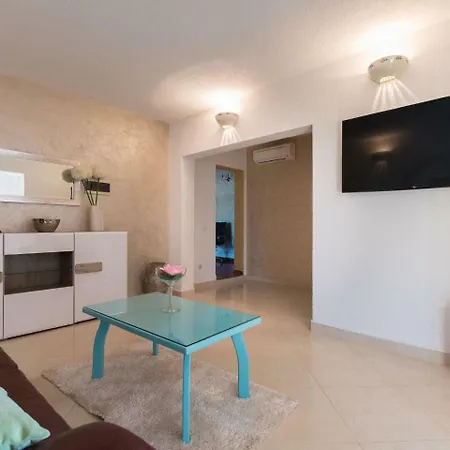 Luxurious Holiday In With Swimming Pool Holiday home Nedescina