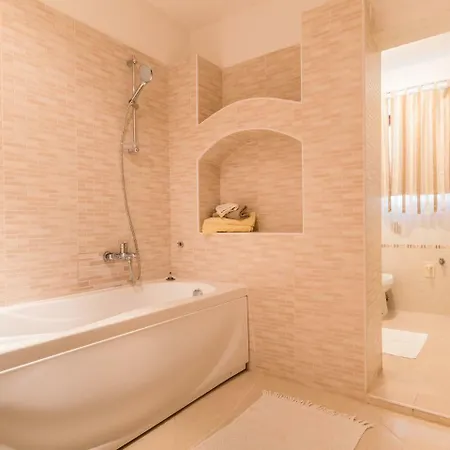 Luxurious Holiday In With Swimming Pool 펜션