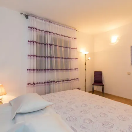 Luxurious Holiday In With Swimming Pool * Nedeščina